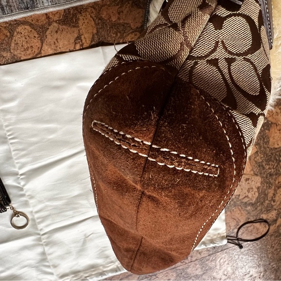 Coach Signature C Bag with Shearling Trim and Key Card Holder - Picture 7 of 16